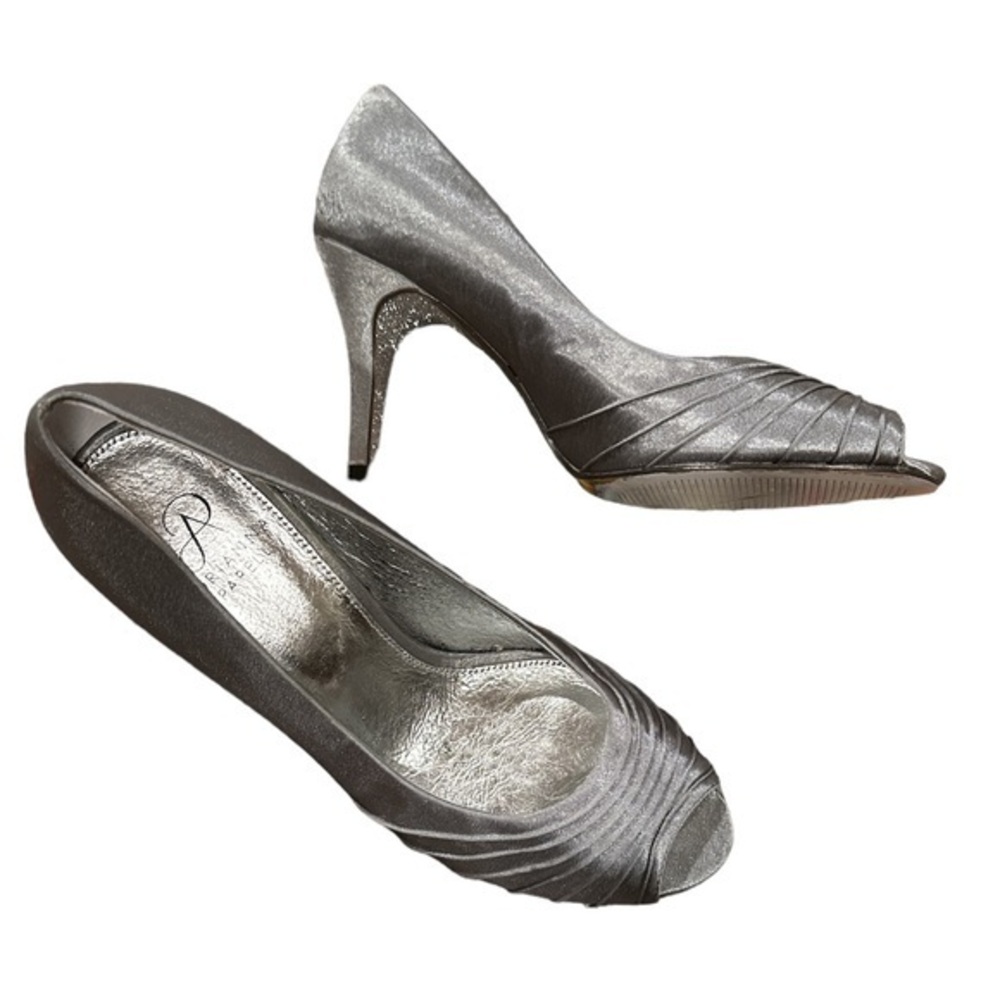 ADRIANNA PAPELL BOUTIQUE GRAND SILVER METALLIC SPARKLE HEEL OPEN TOE SATIN PUMPS